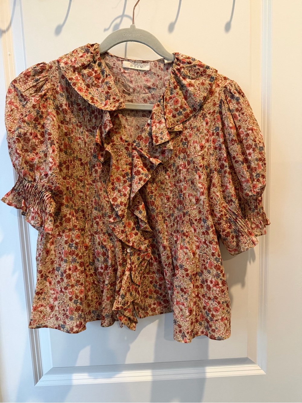 Doen Floral Ruffle Blouse in Cream and Pink